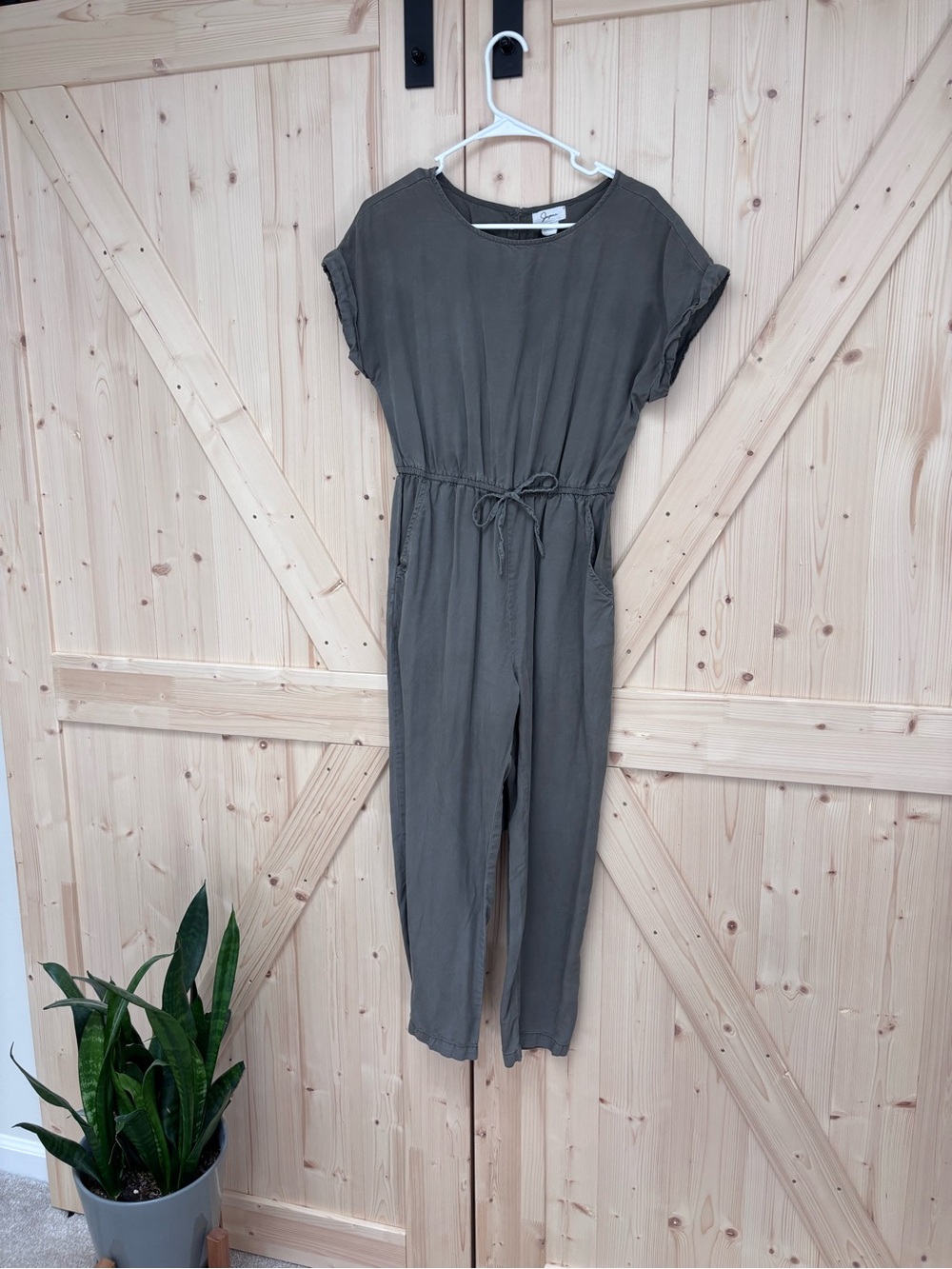 Japna Olive Green Short-Sleeve Drawstring Jumpsuit